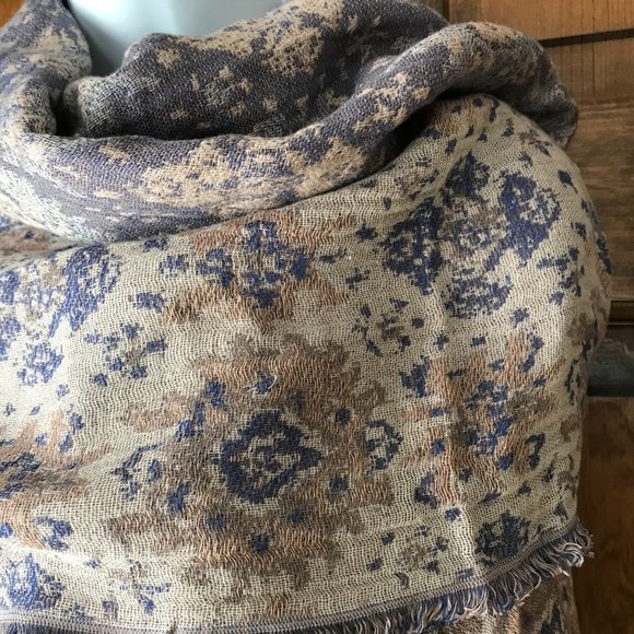 Beige w/Blue & Tan Geometrics Scarf/Wrap w/Fringed Edges 74" x 28 - Picture 4 of 10